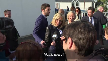 La Première dame rencontre des enfants handicapés à Nantes