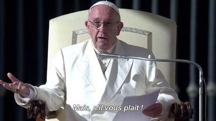 "Posez ces téléphones !" demande le pape à ses fidèles