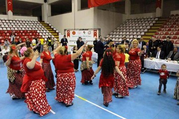 Roman vatandaşlar iftar programında doyasıya eğlendi