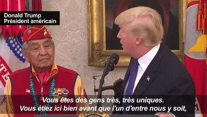 Trump surnomme une sénatrice "Pocahontas" devant des Navajos