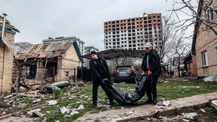 الجزيرة توثق انتشال 40 جثة من مقبرة جماعية قرب كييف