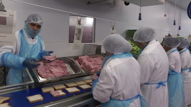 Pour éviter le gaspillage, ils transforment le pain en bière