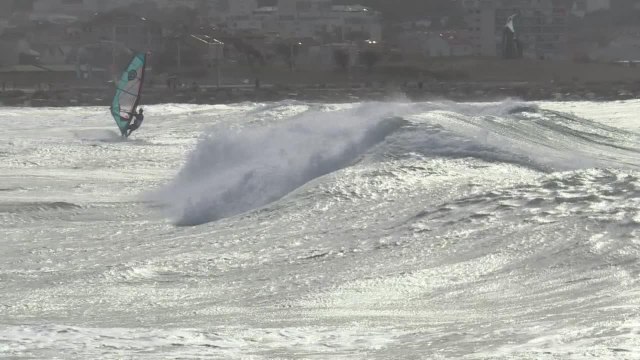 Eleanor: de grosses vagues frappent le littoral marseillais
