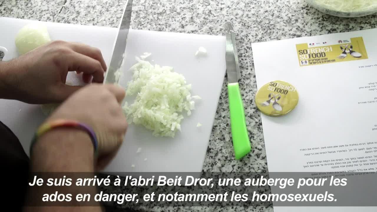 Le chef de l'Elysée enseigne son art à des ados gays en Israël