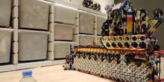 Cette machine faite à base de pièces de K’NEX est une championne de 