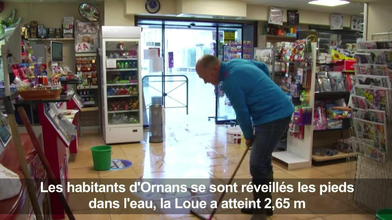 Crues dans le Doubs: à Ornans, on commence à déblayer
