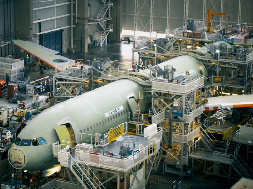 Regardez cet Airbus A330 être assemblé morceau par morceau