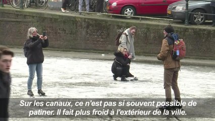 Amsterdam: du patin à glace sur les canaux gelés
