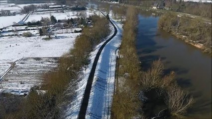 Les châteaux de la Loire enneigés vus du ciel
