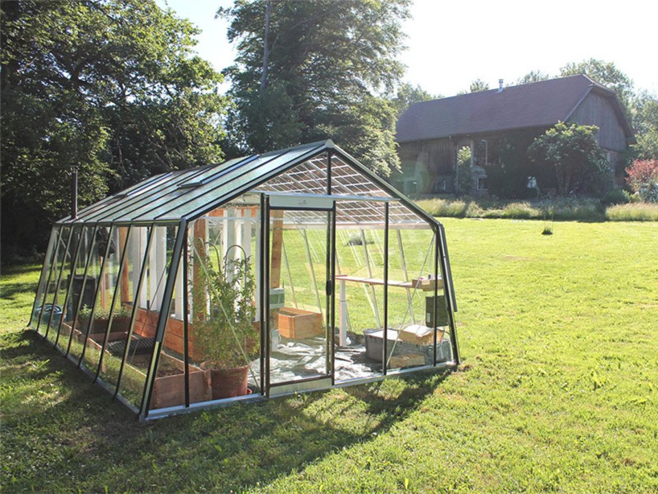 Cette serre connectée peut fournir des fruits et légumes à 4 personnes pendant un an