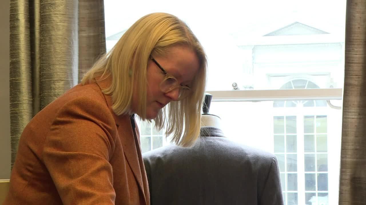 Journée internationale des femmes: portrait d’une femme tailleur