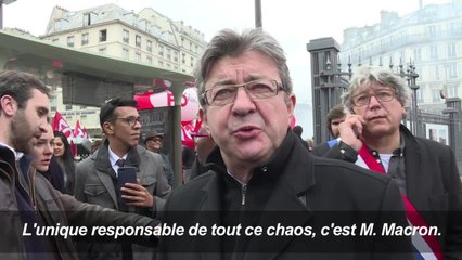 Grève SNCF: Mélenchon rejoint les grévistes gare de l'Est