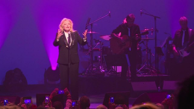 Au Grand Rex, Sylvie Vartan rend hommage à Johnny