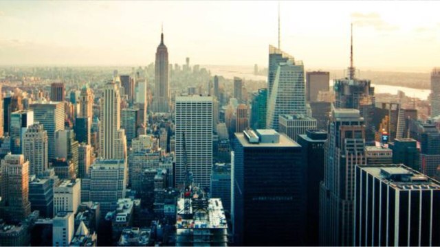 New York : trois cheminots suspendus après la découverte d'une cave secrète aménagée