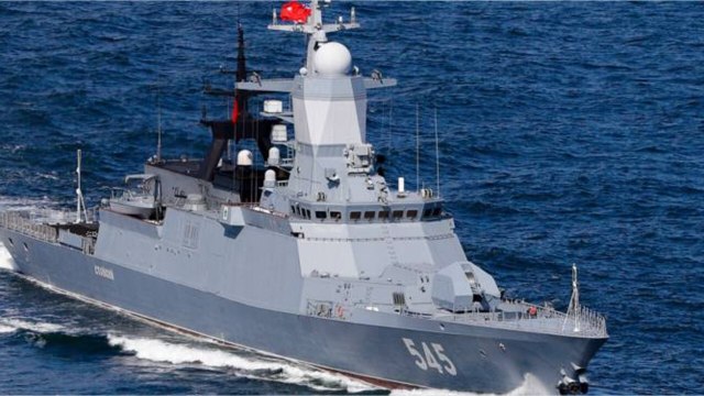 Deux navires militaires russes violent l'espace maritime de la Suède