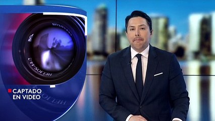 En video: momento en que una "clienta" toma las llaves de un auto para robárselo.