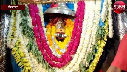 नवरात्र के अष्टमी पर मां अष्टभुजा के दर्शन-पूजन के लिए भक्तों की भीड़