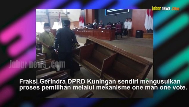 VIRAL! ANGGOTA DPRD KUNINGAN INI NGAMUK, BANTING MEJA SAAT PARIPURNA