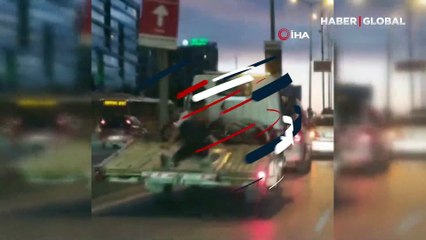 İstanbul'da çocukların çekici üzerinde tehlikeli yolculuğu kamerada