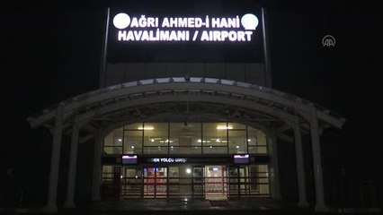 Ağrı'da yakalanan 227 Afgan düzensiz göçmen uçakla ülkelerine gönderildi