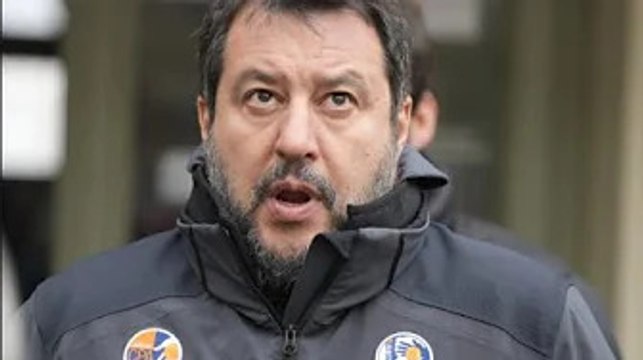 Open Arms, 13 ore di udienza per il processo a Salvini: “Trattenuto in Aula mentre c’è la guerr@”