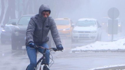 Erzurum bahar ortasında kışı yaşadı! Gece lapa lapa kar yağdı, sabah sis bastırdı