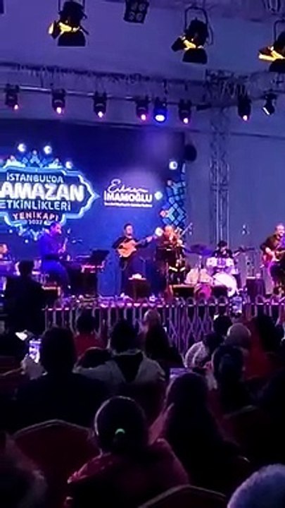Böyle olur İmamoğlu'nun Ramazan etkinliği! "Kaç kadeh kırıldı sarhoş gönlümde"