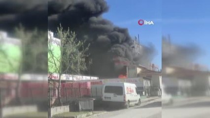 (İSTANBUL)Tuzla boya fabrikasında yangın... Dumanlar gökyüzünü kapladı