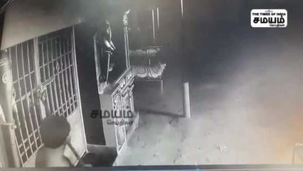 காட்டுமன்னார்கோயில்  அருகே கோயில் உண்டியலை திருடும் சிசிடிவி காட்சிகள்!