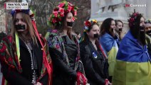 بدون تعليق: وقفة احتجاجية صامتة في نيويورك دعما لنساء وأطفال أوكرانيا