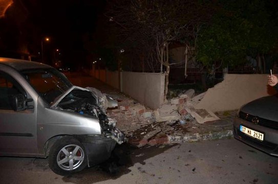 Kontrolden çıkan hafif ticari araç duvara çarptı: 1 yaralı