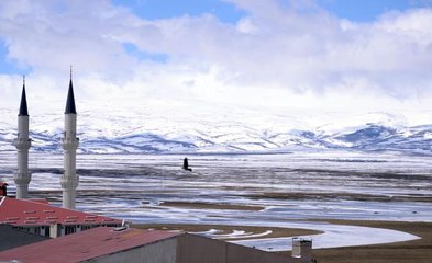 Kura Nehri sağanak ve eriyen kar sularıyla taştı