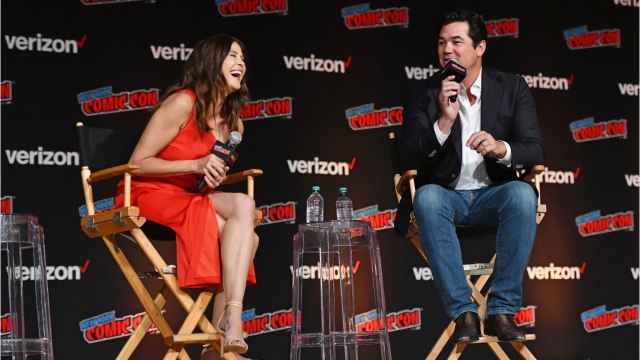 VOICI : Teri Hatcher : que devient Dean Cain, son séduisant partenaire dans Loïs et Clark ?