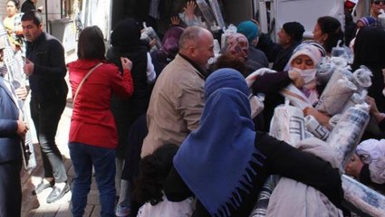 İndirimli halı izdihamı! Fiyatının 50 lira olduğunu duyan mağazaya koştu