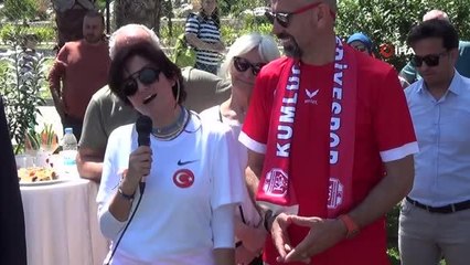 Gelin geldiği tekneyle 5 yıl sürecek dünya turuna çıktı