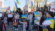 Ukraynalı göçmenler Rusya'nın Ukrayna saldırılarını Moldova'da protesto etti