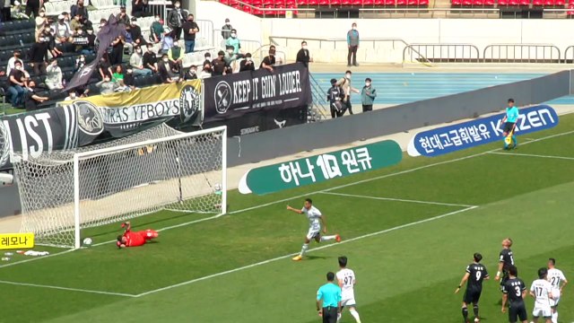 전북, 성남 꺾고 3연승 질주...선두 울산, 9경기 무패 / YTN