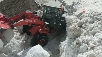 Nisan ayında karla mücadele çalışmaları devam ediyor