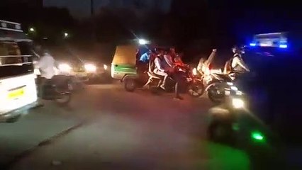 वाहनों का दबाव ज्यादा होने व नहर की पुलिया छोटी होने से बन रही स्थिति