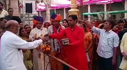 Video herunterladen: दुर्गाष्टमी : त्रिपुरा सुंदरी के दरबार में पहुंचे हजारों दर्शनार्थी