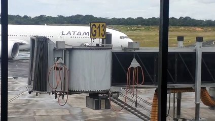 Boeing 777-300ER PT-MUJ taxia após pousar em Manaus vindo de Guarulhos