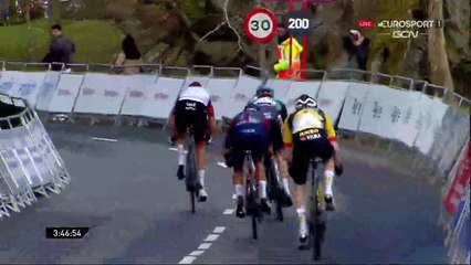 Au bout de l'effort, Izagirre devance Vlasov dans un sprint final haletant