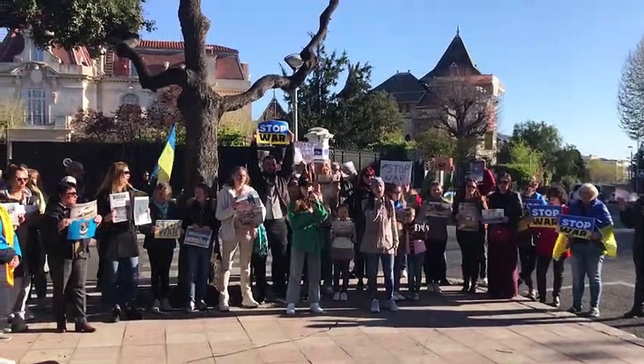 Rassemblement devant le consulat de Russie