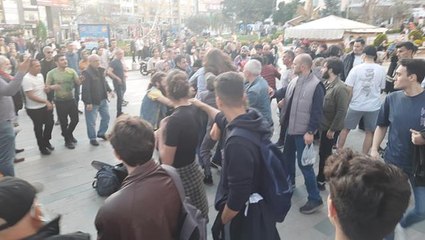 Sokak müzisyenleri ile vatandaşlar arasında "Ramazanda alkol içemezsiniz" kavgası: 3 gözaltı