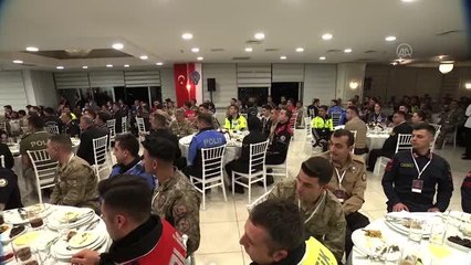 Cumhurbaşkanı Erdoğan, güvenlik güçleriyle iftarda bir araya geldi: (2)
