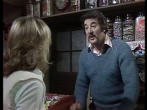 Robin's Nest (1977) S04E04 - High Quality DVD - Too Many Waiters Spoil the Bistro