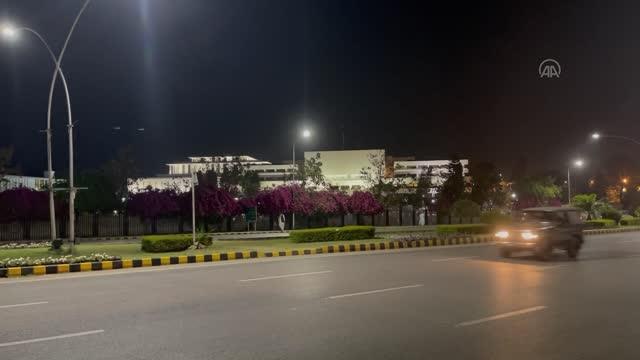 İSLAMABAD - Pakistan Meclis Başkanı Kayser'in güvensizlik oylaması öncesi istifa etmesi