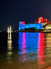 Bodrum Kalesi, Polis Haftası dolayısıyla kırmızı mavi renklerle aydınlatıldı