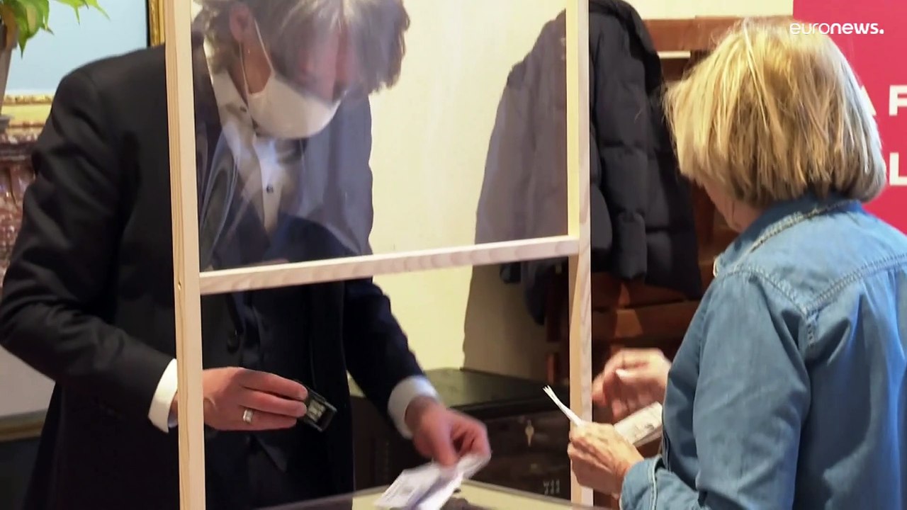 Präsidentschaftswahl in Frankreich läuft - Niedrige Wahlbeteiligung