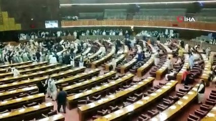 Pakistan Başbakanı Imran Khan görevinden alındı